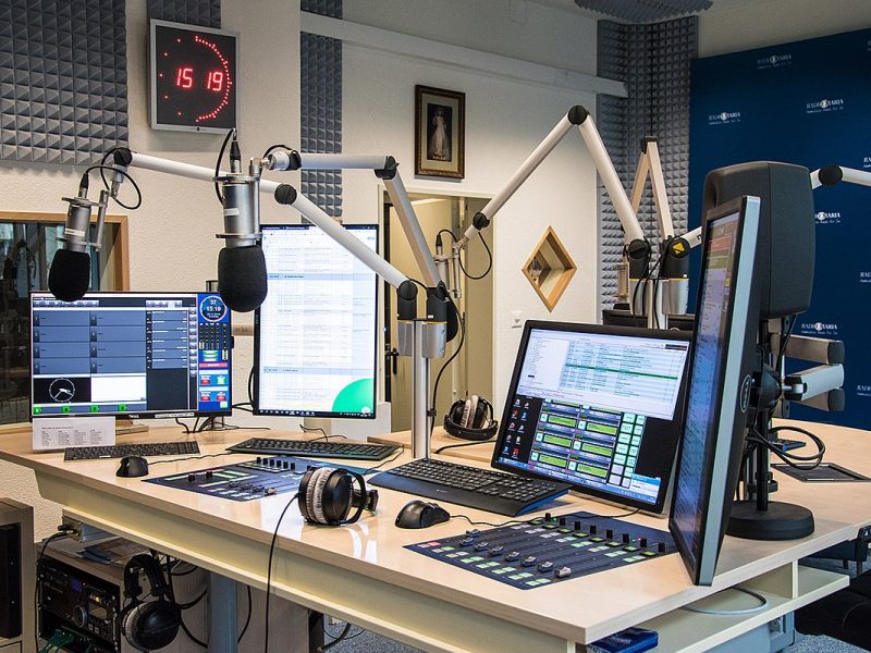 1200px-Radio_Maria_Studio_in_Adliswil 1200px-Radio_Maria_Studio_in_Adliswil
