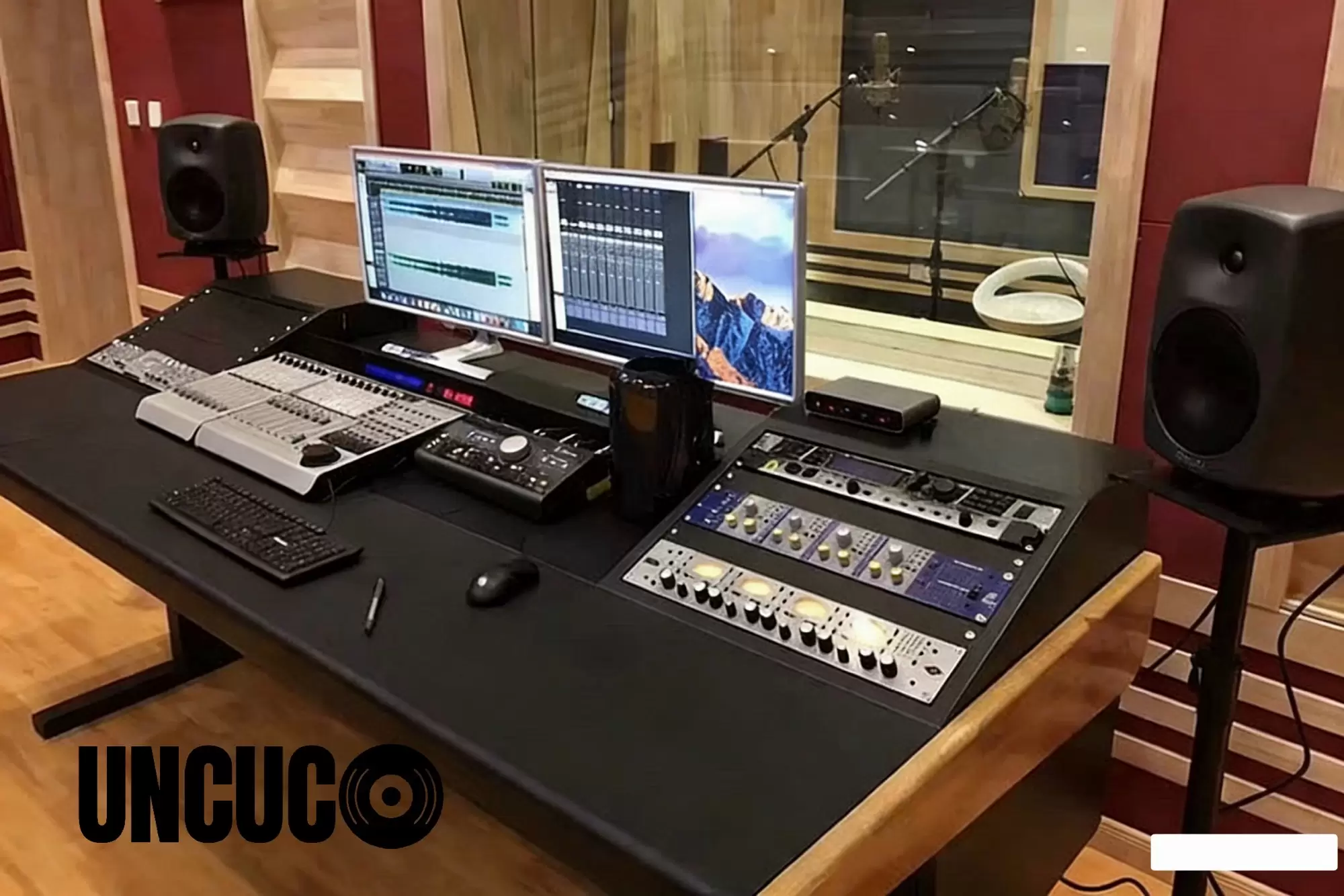 UNCUCO Studio Desk