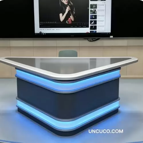 Triangle Studio Desk for Creators Triangle Studio Desk for Creators